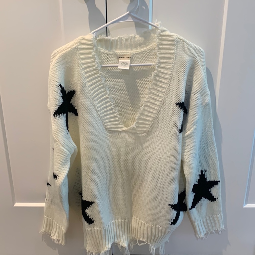Oversized distressed sweater with stars